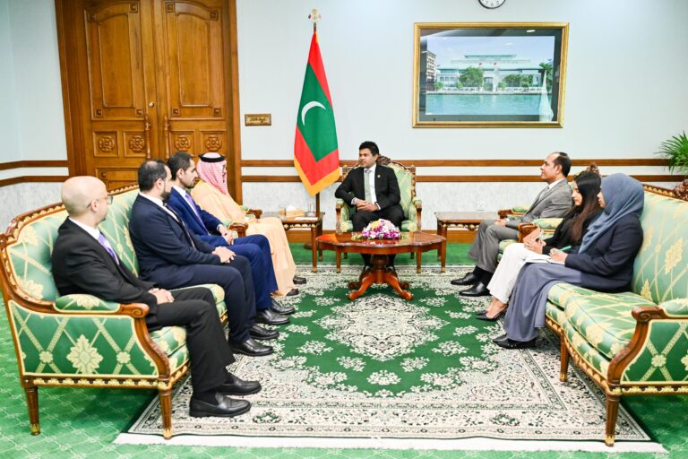 ސަޢޫދީ ސަފީރު، ނައިބު ރައީސްގެ އަރިހަށް އިޙްތިރާމުގެ ޒިޔާރަތެއް ކުރައްވައިފި