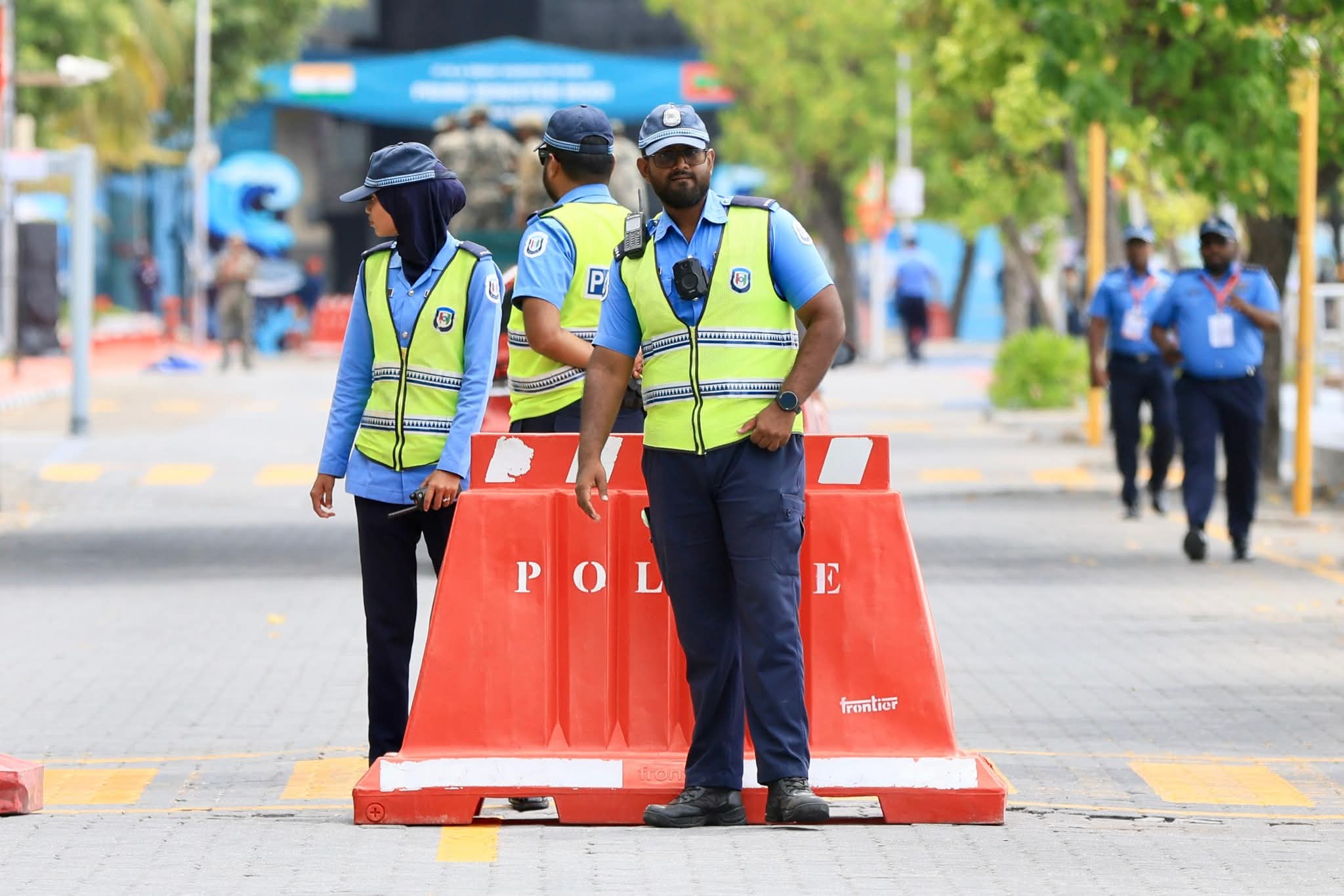 މިނިވަން ދުވަހުގެ ހަރާތްތަށް ކުރިޔަށް ދާއިރު މަގުތައް ބަލަހައްޓަން ފުލުހުން ނިކުމެއްޖެ