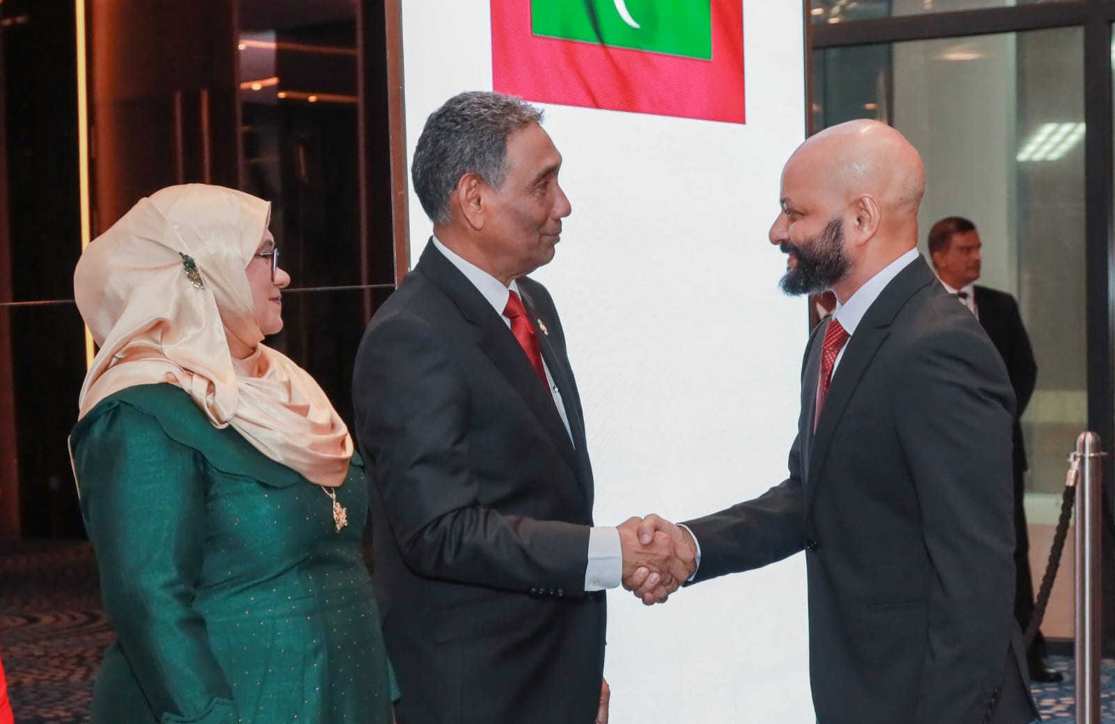 ފާރިސް މައުމޫން،  ލަންކާގައި ބޭއްވި މިނިވަން ދުވަހުގެ ހަފްލާގައި ބައިވެރިވެވަޑައިގެންފި