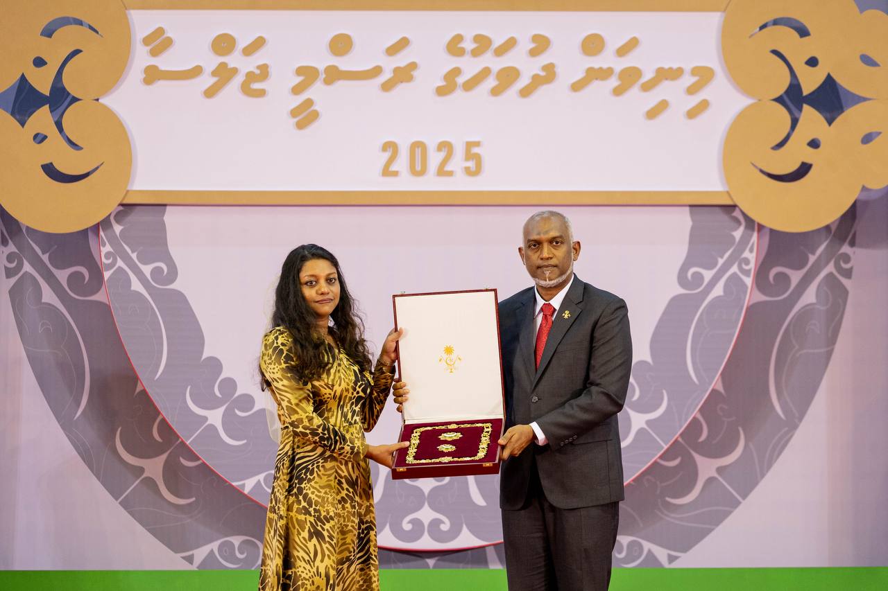 94 ބޭފުޅަކަށް ރައީސް، ޝަރަފުގެ ބެޖާއި، އައްޑަނަ ދެއްވައިފި