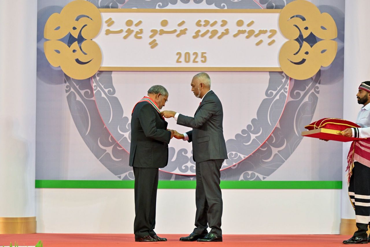 ގާސިމަށް ނިޝާން އިއްޒުއްދީން އިއްޒަތުގެ ވެރިޔާގެ ލަގަބް އަރުއްވައިފި