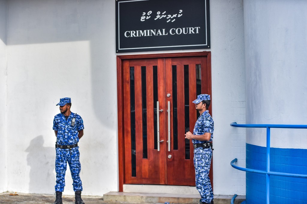 ވަޅިން ބިރު ދައްކައިގެން ފައިސާތަކެއް ފޭރުނު މީހަކު 10 މަހަށް ޖަލަށްލައިފި