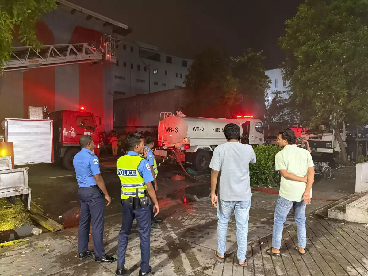 އެންސިސް ގުދަނުގައި ރޯވި އަލިފާންގަނޑު ކޮންޓްރޯލްވީ ރޭ ދަންވަރުގެ ވަގުތެއްގައި