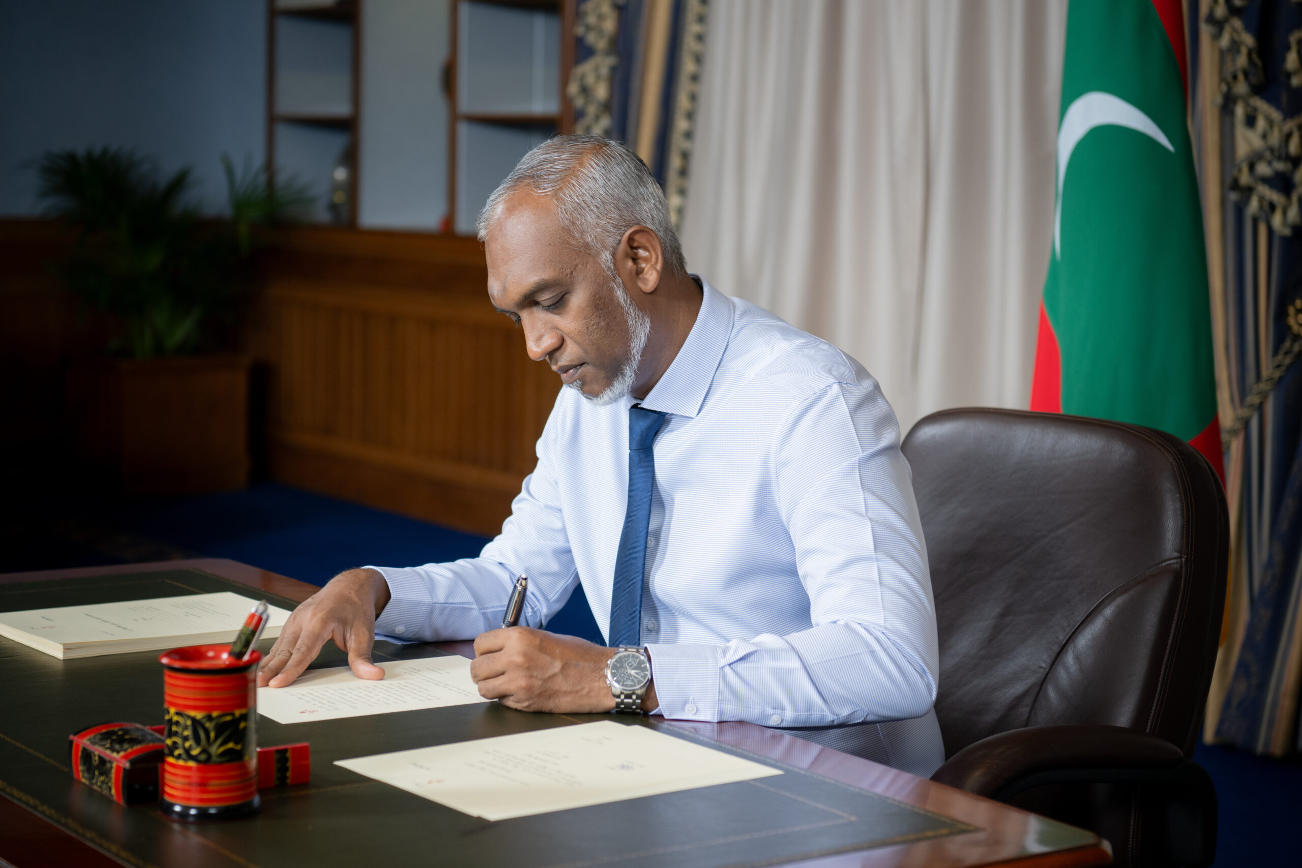 ލާމަރުކަޒީ ގާނޫނަށް އިސްލާޙު ގެނައުމުގެ ބިލު، ރައީސް ތަސްދީގުކުރައްވައިފި