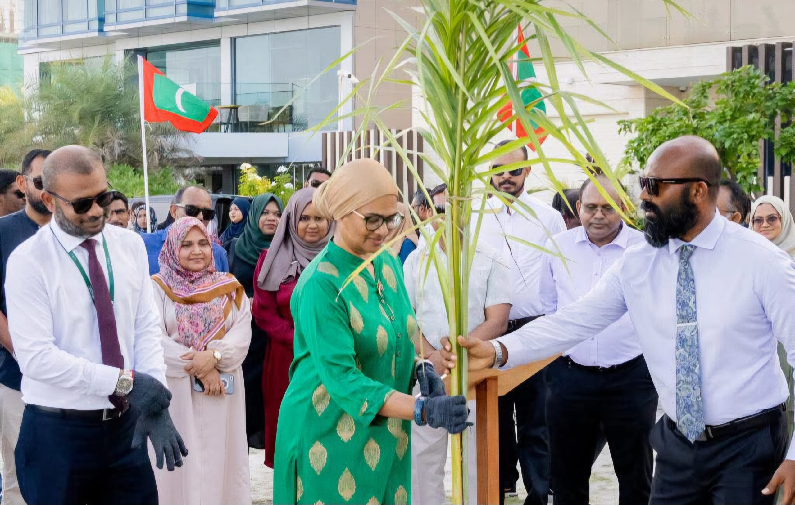މިނިވަން 60 އާ ގުޅިގެން ހުޅުމާލޭގައި 60 ރުއް އިންދައިފި