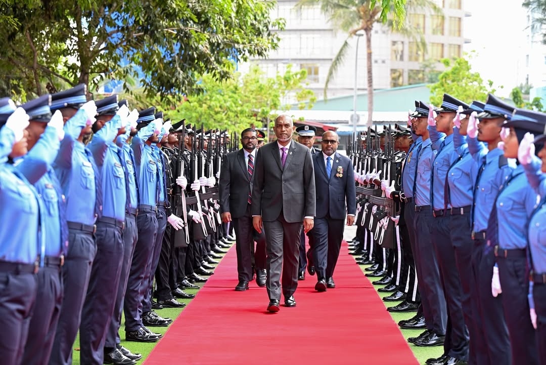 ފުލުހުންގެ ޚިދުމަތުގެ 21 ވަނަ އަހަރީ ދުވަހު ރައީސް މުޢިއްޒު ފުލުހުންނަށް ޝުކުރު ދަންނަވައިފި
