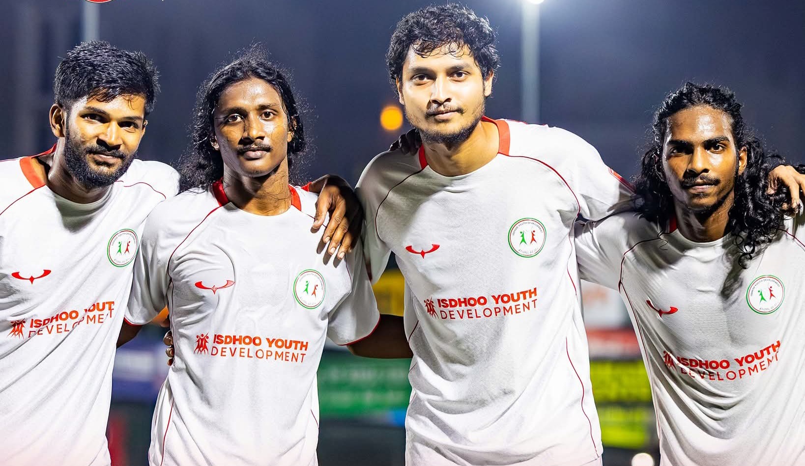މުންޑޫ ބަލިކޮށް، އިސްދޫ ފައިނަލަށް ދަތުރުކޮށްފި