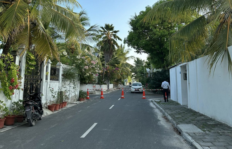 ފުވައްމުލަކުގެ ”ޑުރަގު ކެފޭ”އެއް ކަމަށް ތުހުމަތުވާ ތަނެއް ބަންދުކުރަން ކޯޓުން އަމުރުކޮށްފި