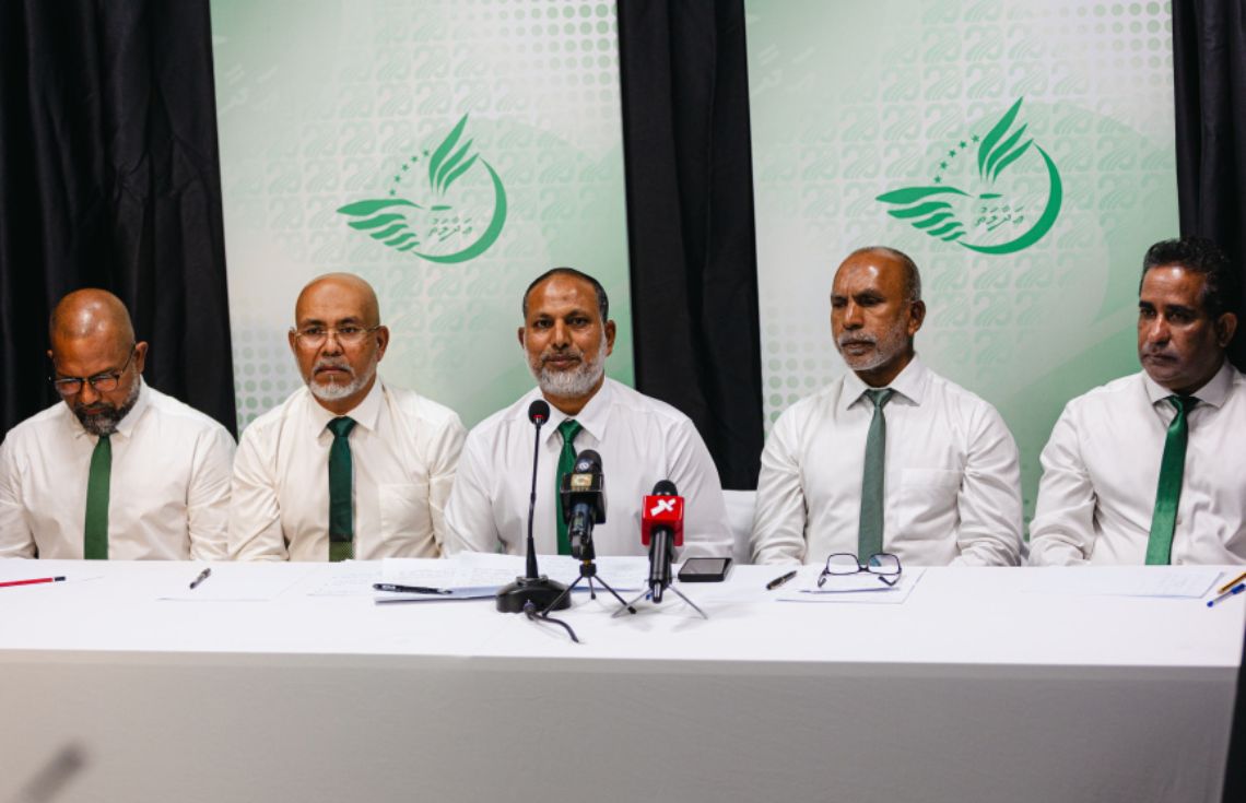އަދާލަތު ޕާޓީގެ ރައީސް ހޮވާ އިންތިޚާބު އިންސާފުވެރި ނޫން ކަމަށް ބުނެ ޑރ. އިކްރާމް އިންތިޚާބު ބޮއިކޮޓް ކުރައްވައިފި