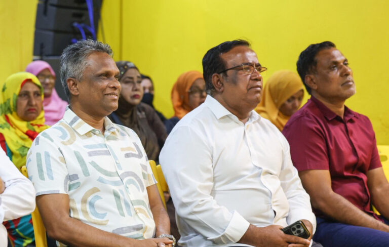 ފައިސާ ޗާޕުކޮށްގެން ވެސް ސަރުކާރުން އުޅެނީ ވައްކަންކުރަން، ފުރުސަތު ދީގެން ނުވާނެ: އަބްދުލްޣަފޫރު