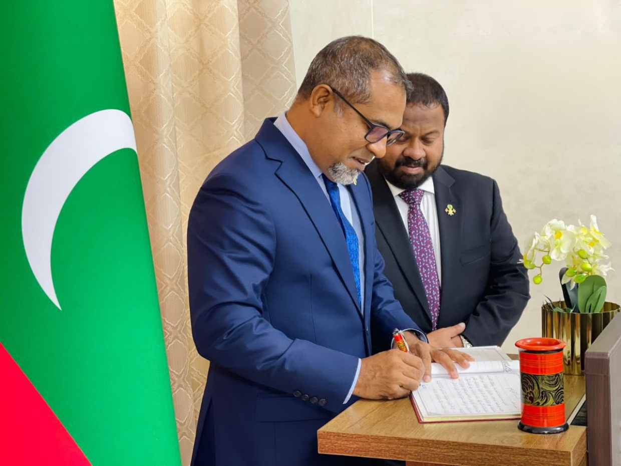 ހަމަލާޔާ ގުޅިގެން ޔޫއޭއީގައި ދިރިއުޅޭ ދިވެހީން ބޭރުގައި ނޫޅުމަށް އެދިއްޖެ