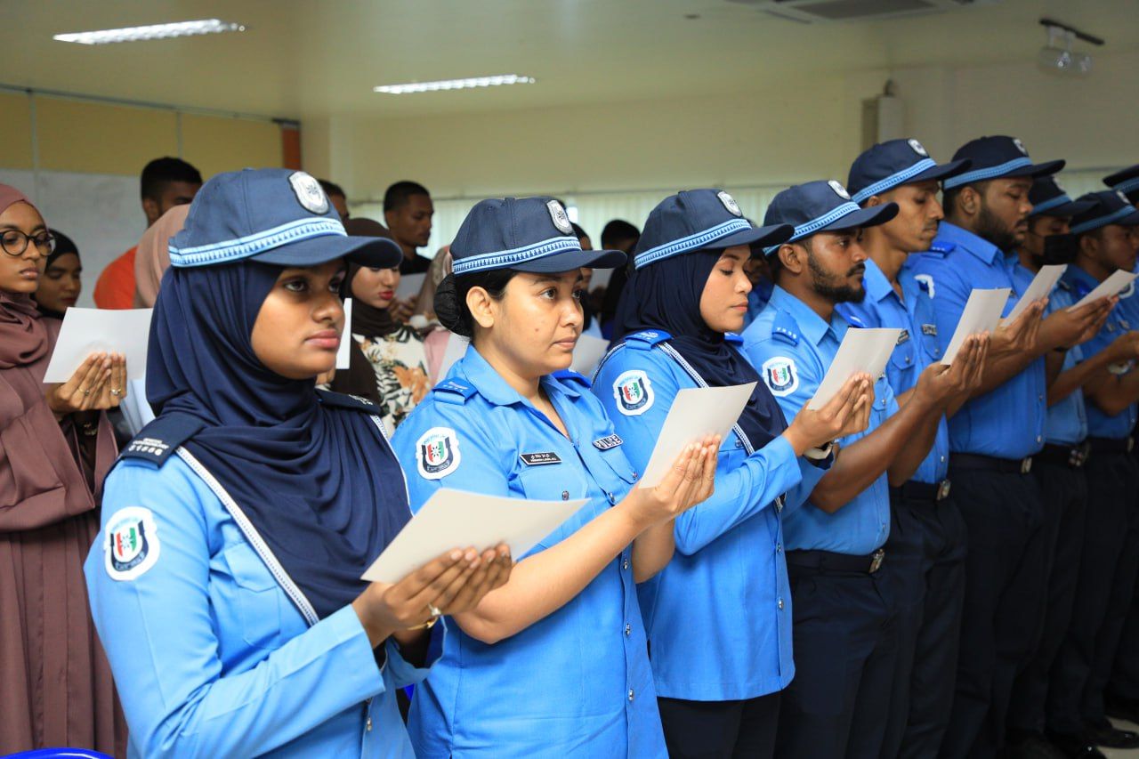 ސަތާރަހާސް ރުފިޔާ ގެ މުސާރާއާއިއެކު ފުލުހުންގެ ކޮންސްޓަބަލްގެ ވަޒީފާއަށް ވަނުމުގެ ފުރުސަތު!