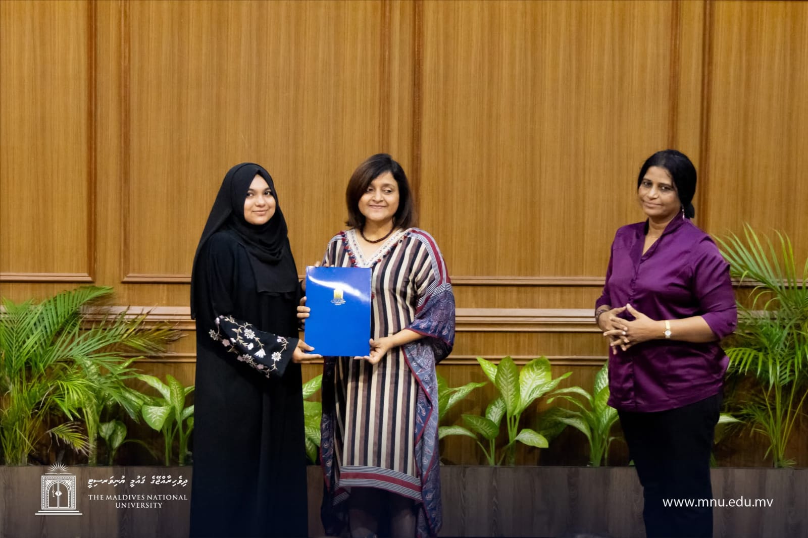 އެމް.އެން.ޔޫ އާއި މައުމޫން ފައުންޑޭޝަން ސްކޮލަރޝިޕްތައް ދަރިވަރުންނަށް ހަވާލުކޮށްފި