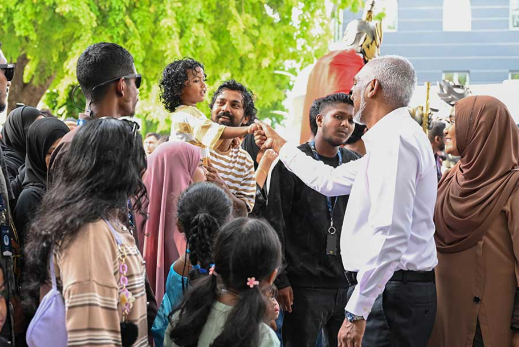 ވިހައިގެން އުޅޭ މުވައްޒަފުންނަށް، ދަރިފުޅަށްދޭ ވަގުތު އިތުރުކުރުމާ ގުޅޭ ބިލު ތަސްދީގުކުރައްވައިފި