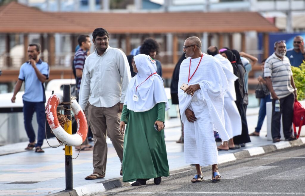 ޗާރޓާރޑް ފްލައިޓެއްގައި މިރޭ 164 ޢުމްރާވެރިން ފުރަނީ