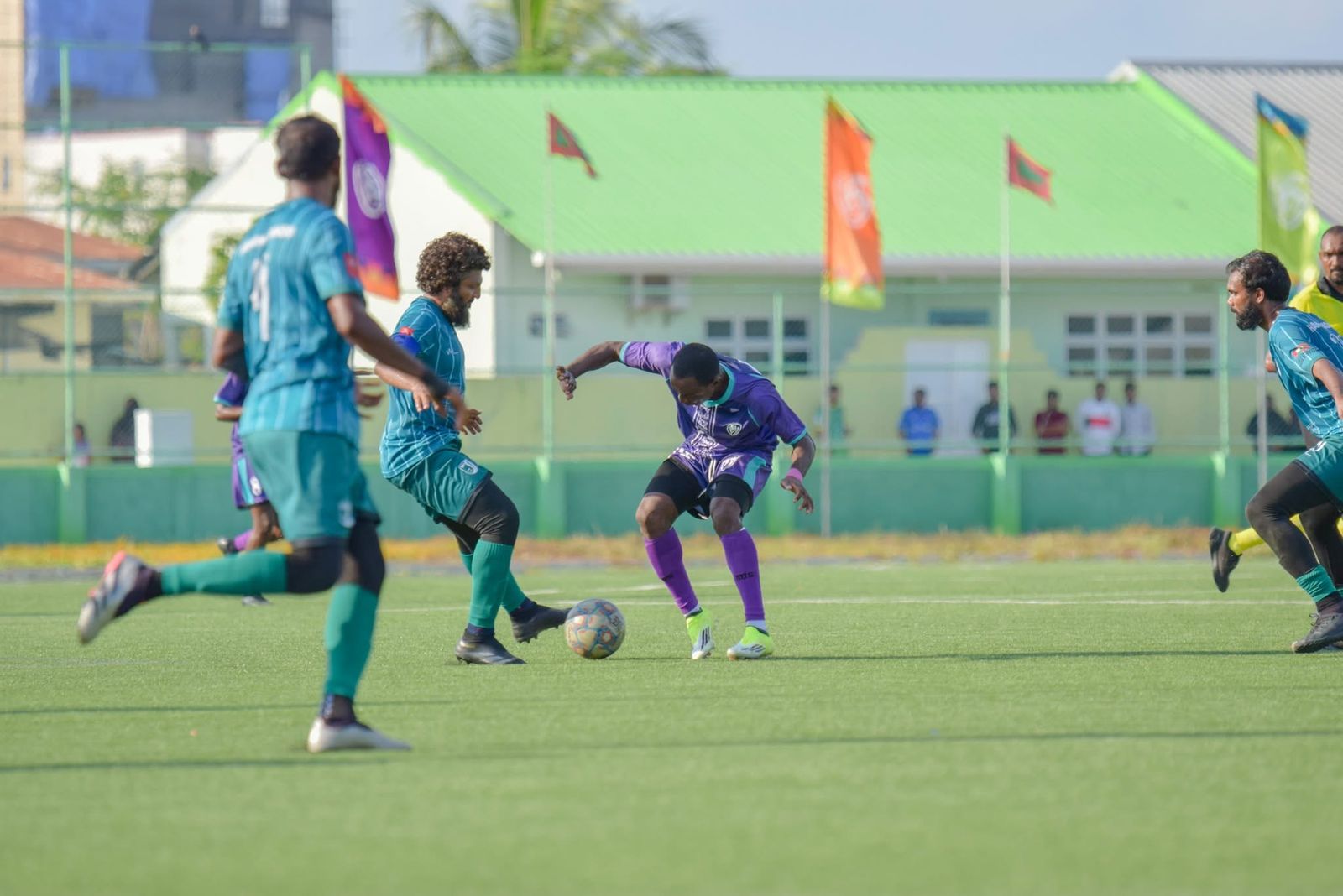 މިނިވަން ޗެމްޕިއަންޝިޕް ފުޓްބޯޅަ މުބާރާތުގެ ޒޯނު އެކެއްގެ ފައިނަލް (ހާ އަލިފް އަދި ހާ ދާލު) މެޗުގެ ހިންހަމަނުޖެހުން ގިނަ ބަޔަކު ފާޅުކޮއްފި