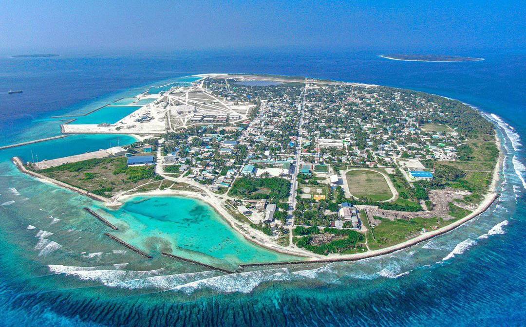 ކުޅުދުއްފުށީގައި ރުކަކުން ވެއްޓުނު ދިވެހި ފިރިހެނަކަށް ވެންޓިލޭޓަރުގައި ފަރުވާ ދެނީ