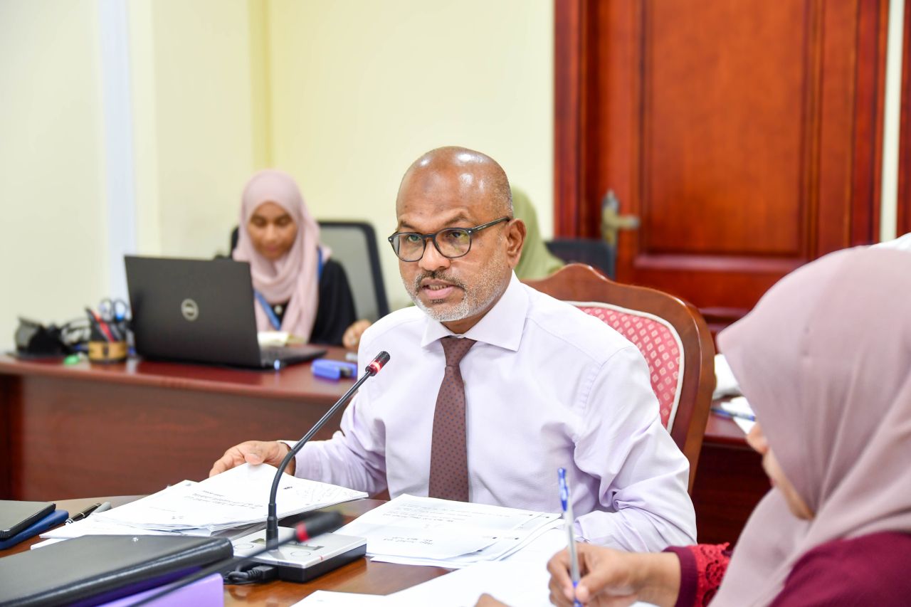 އެންމެ ބާރުގަދަ ދެ ކޮމިޓީން ނާޒިމް ވަކިކޮށްފި