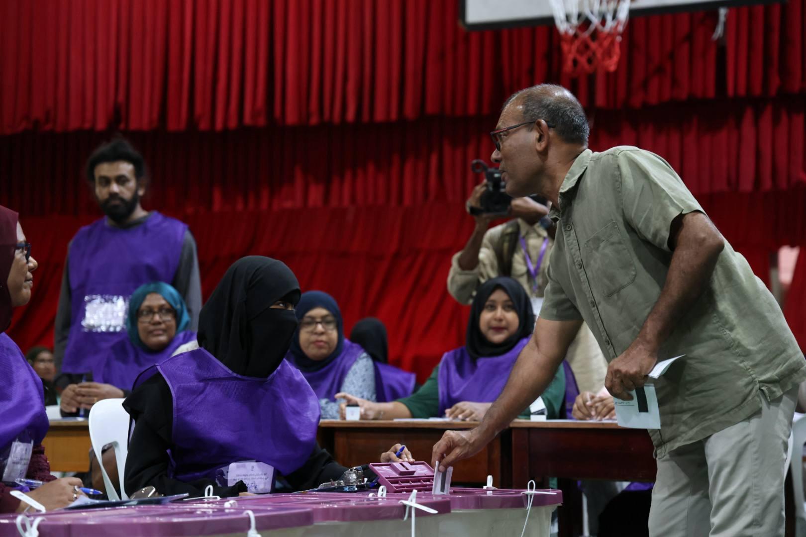 ވޯޓުލުން އަމާންކޮށް ކުރިއަށް ގޮސް ޑިމޮކްރަސީ ހިނގާތީ އުފާވޭ: ރައީސް ނަޝީދު