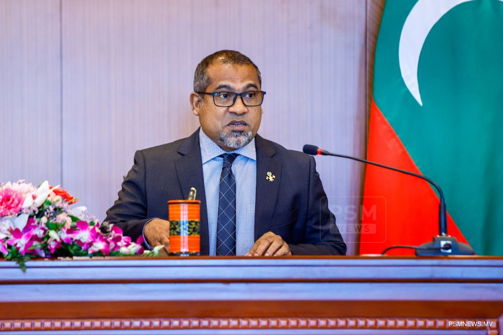 ފޮރިން މިނިސްޓަރު ހަލީލް މަގާމުން ވަކިކޮށްފި