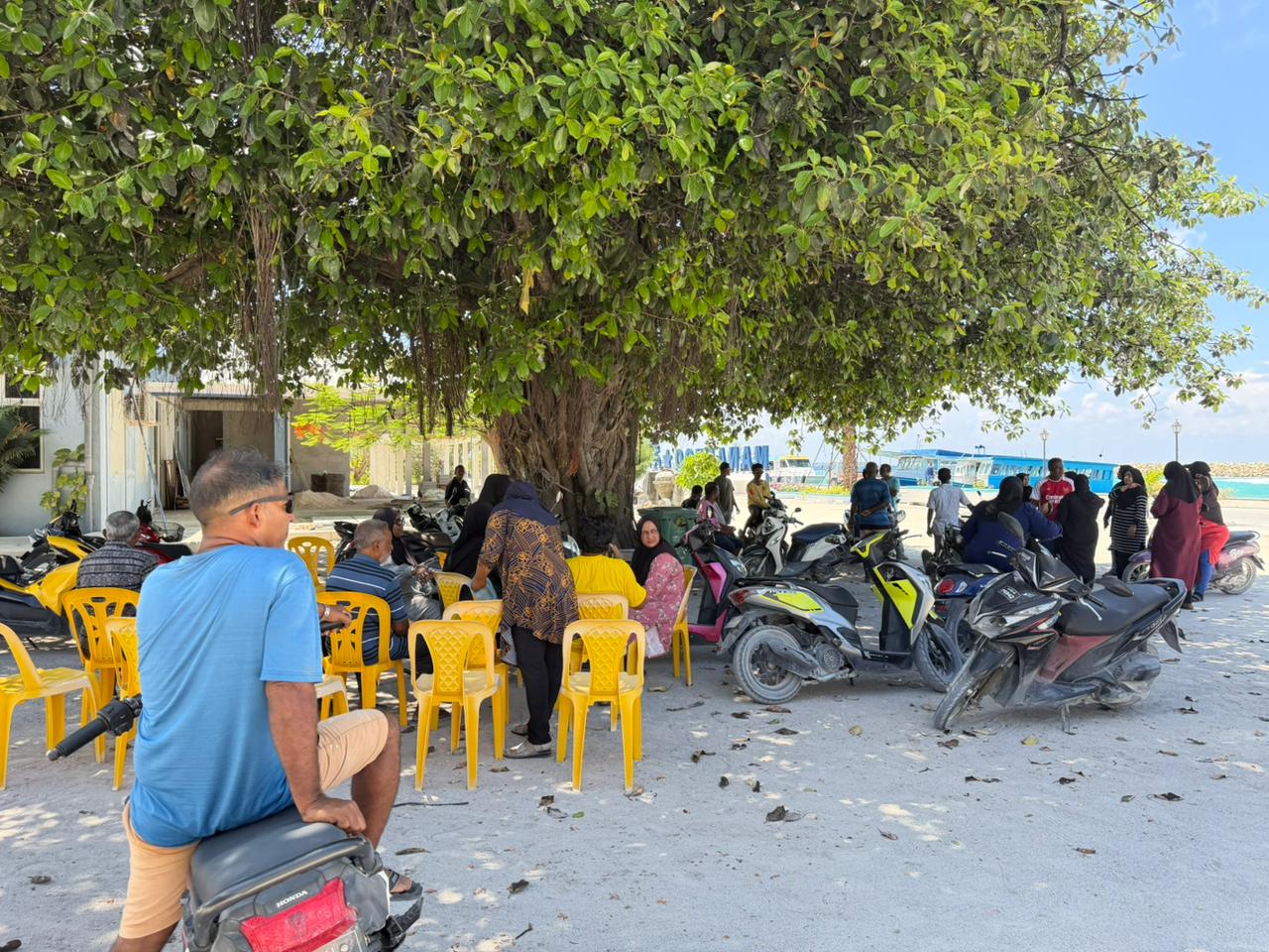 މަނަދޫގެ އިންތިހާބުގައި ވޯޓުލާން ނުޖެހޭ މީހަކު ވޯޓުލީ މައްސަލައެއް ފެންމަތިވެއްޖެ