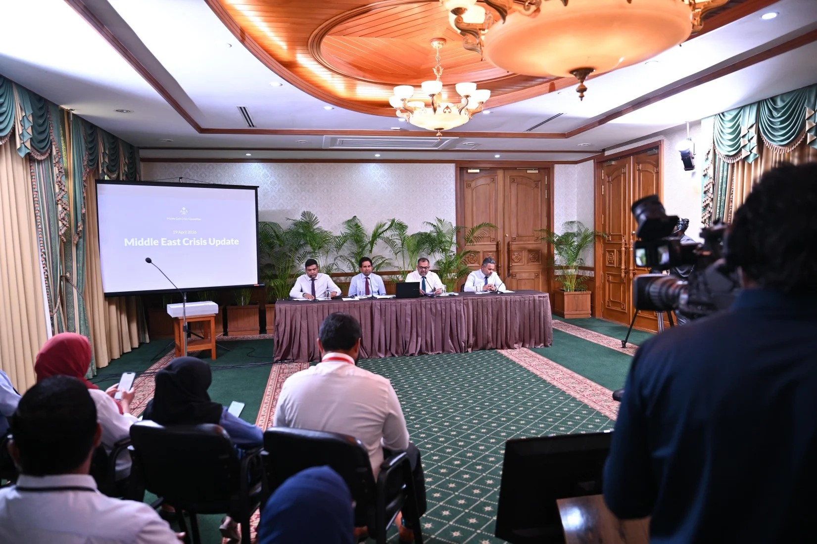 ސަރުކާރު ހިއްސާވާ ކުންފުނިތަކުގައި 42000 މުވައްޒަފުން އެބަތިބި: މިނިސްޓަރ ޒަމީރު