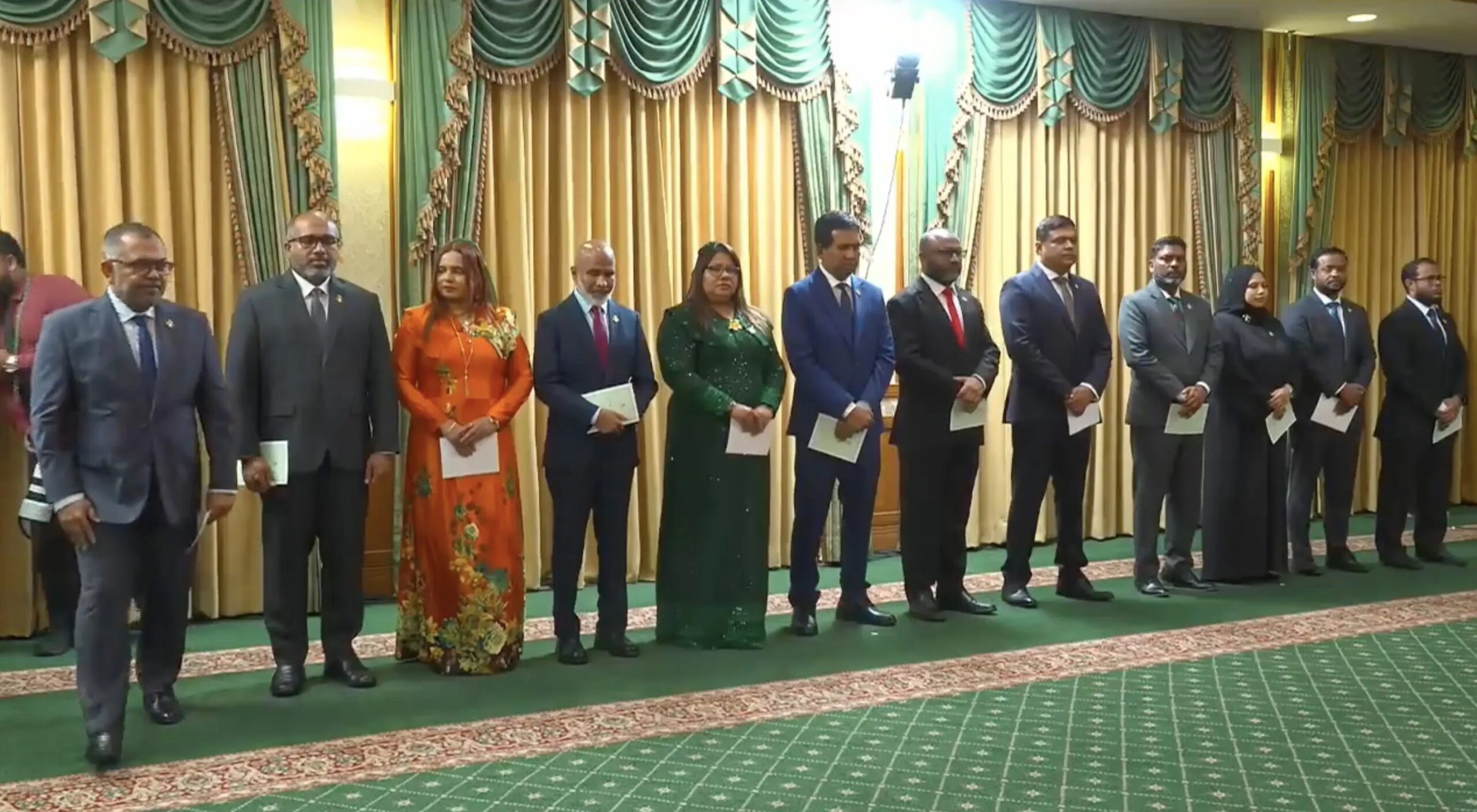 ހީނާ، ގީލާ، އިރުތިޝާމްގެ އިތުރުން އަލީ ޝަރީފް ހިމަނައިގެން ކެބިނެޓު އެކުލަވާލައިފި
