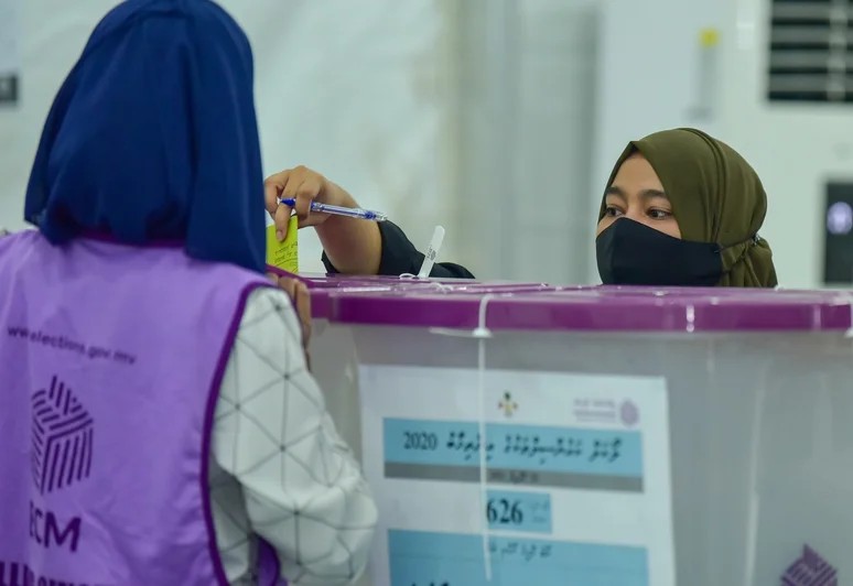 ކިއުތައް ދިގުވުމުގެ ސަބަބުން ވޯޓުލުމުގެ ވަގުތު އިތުރުކޮށްފި