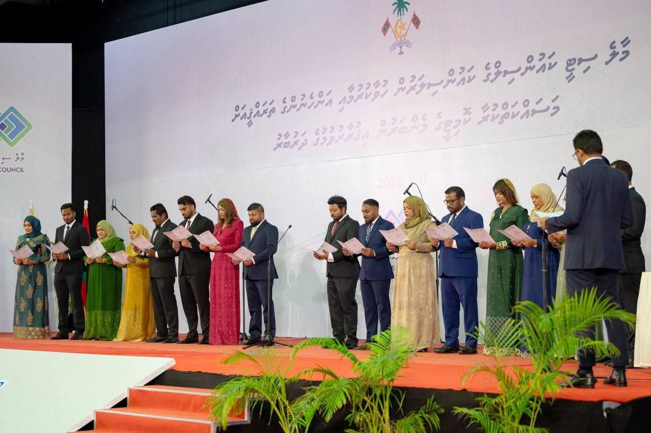 ކައުންސިލްތަކަށް އަލަށް އިންތިޚާބުވި މެންބަރުން ހުވައިކުރައްވައިފި