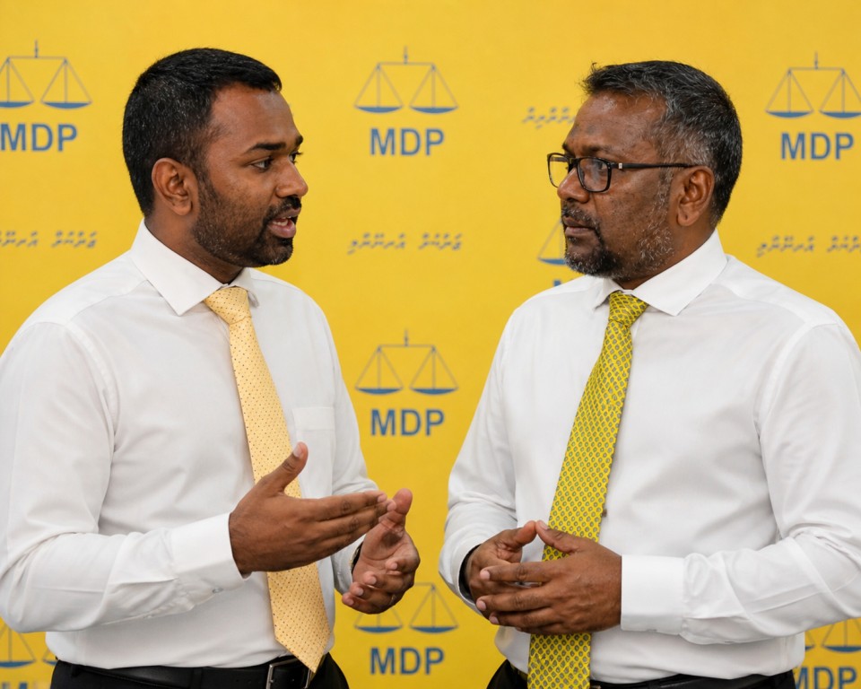 މީކާއީލްގެ ހޫނު ރައްދެއް ފައްޔާޒަށް: މެންބަރުން ބުނީ ޕާޓީ ހިންގައެއް ނުލެވުނޭ