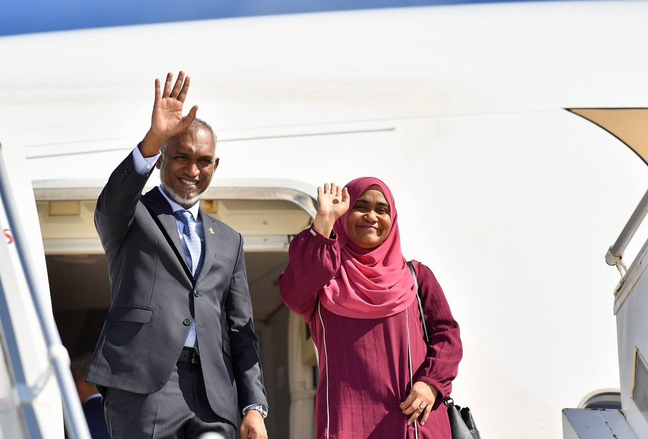 ރައީސްގެ ދެކަނބަލުން ލަންކާއަށް ފުރާވަޑައިގެންފި