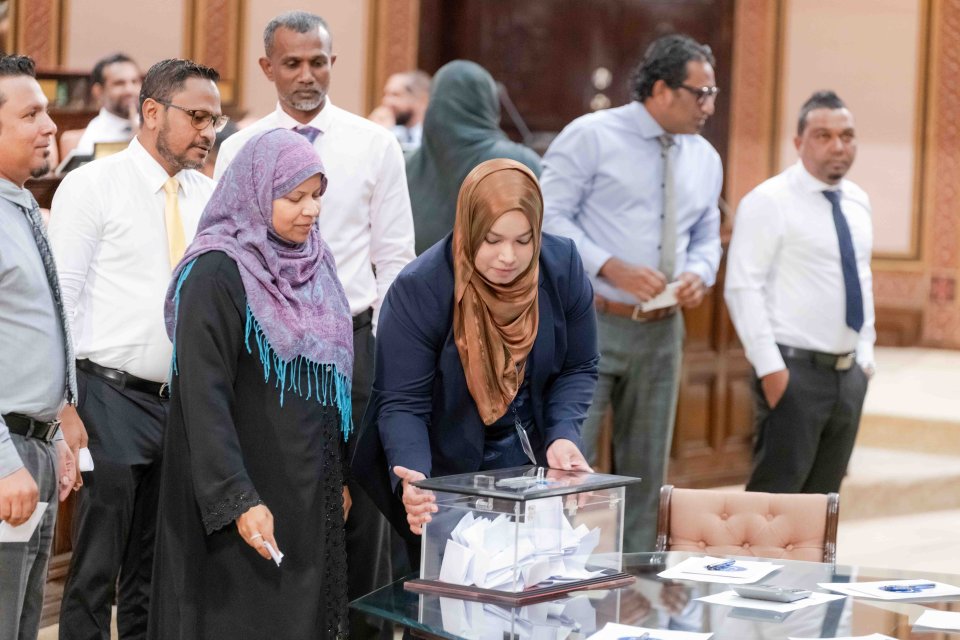 މަޖިލިސް ނައިބުރައީސް ހޮވި ވޯޓުގައި ޕީއެންސީގެ ބައެއް މެންބަރުންގެ ވޯޓު އެމްޑީޕީއަށް!