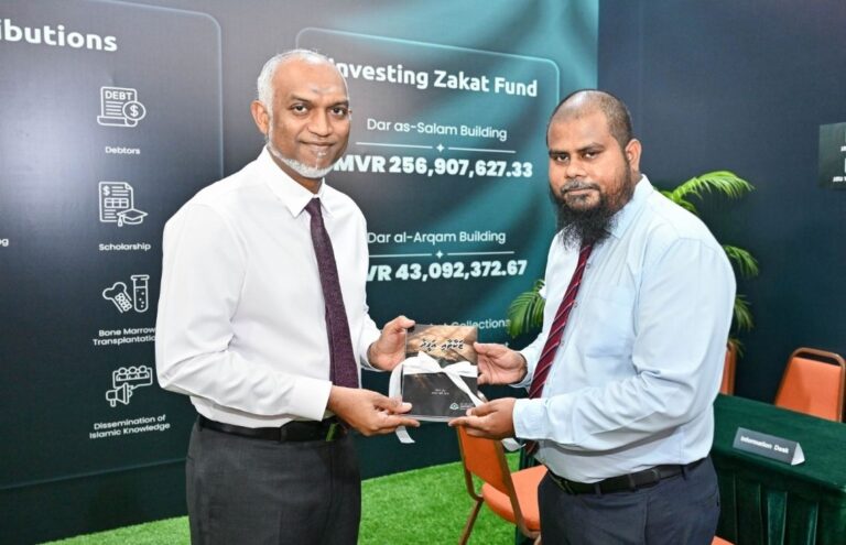 މޯލްޑިވްސް ފައިނޭންޝަލް އެކްސްޕޯގައި ޒަކާތާ ގުޅޭ ޚާއްޞަ 4 ފޮތެއް ރައީސް ނެރެދެއްވައިފި